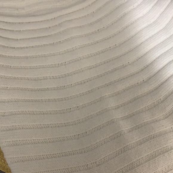 UNIQLO top - Picture 4 of 4